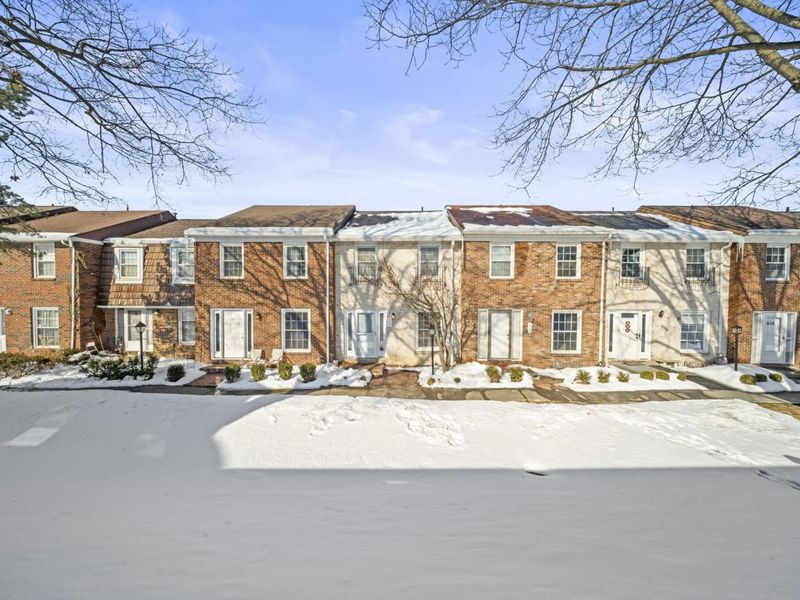 660 Dlyn Street, Columbus, OH 43228 Photo 3