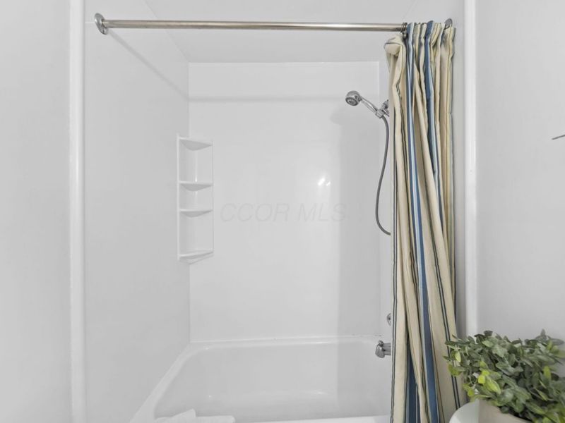 660 Dlyn Street, Columbus, OH 43228 Photo 34