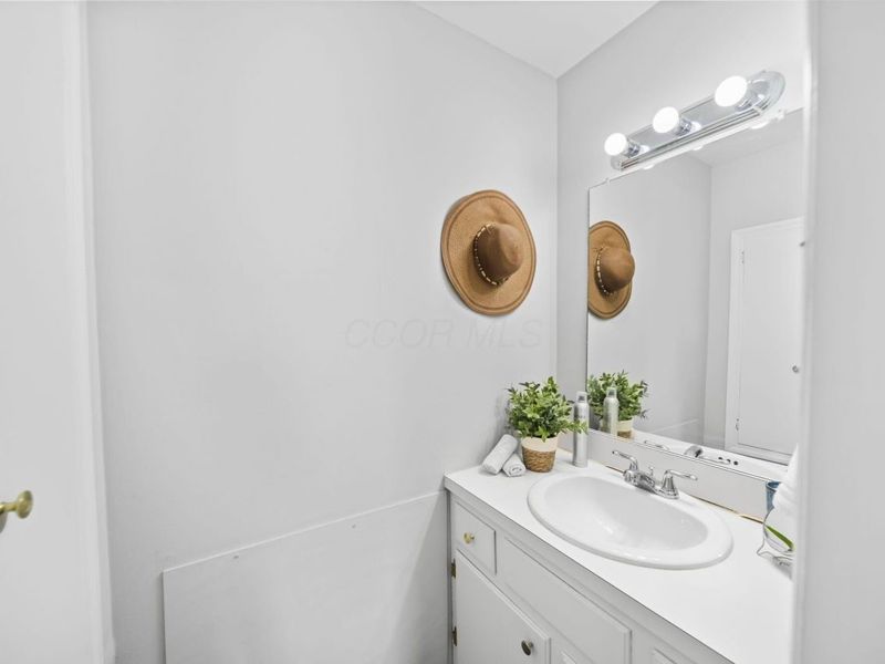 660 Dlyn Street, Columbus, OH 43228 Photo 39