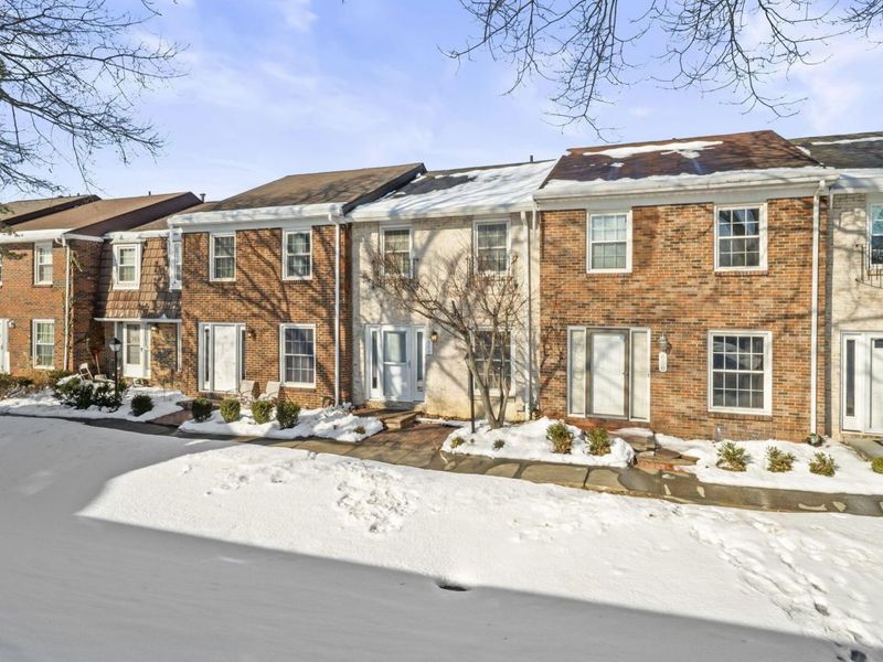 660 Dlyn Street, Columbus, OH 43228 Photo 5