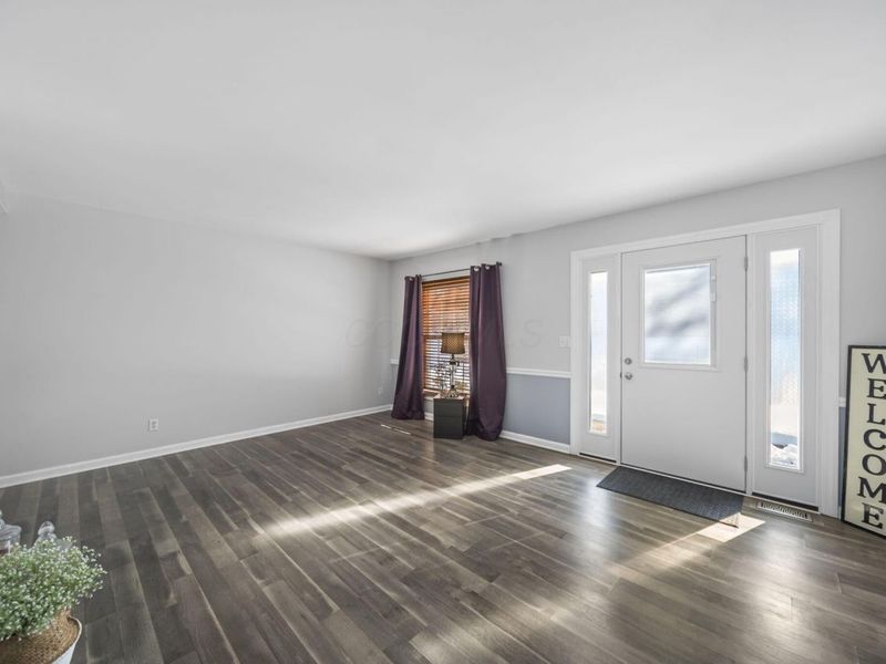 660 Dlyn Street, Columbus, OH 43228 Photo 8