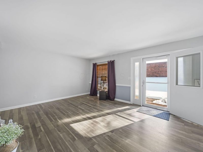 660 Dlyn Street, Columbus, OH 43228 Photo 9