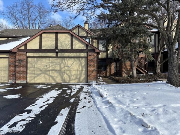 367 Sandhurst Circle, Unit 5, Glen Ellyn, IL 60137
