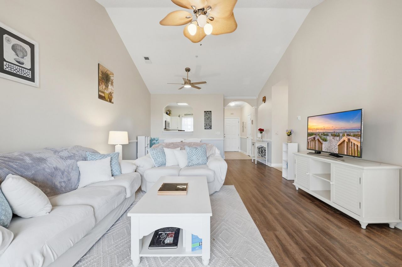 6203 Catalina Dr. Photo 4