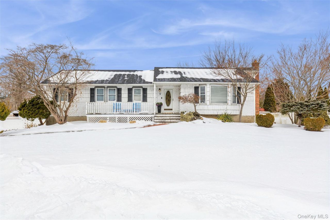 9 Almike Drive, Centereach, NY 11720 Main Photo