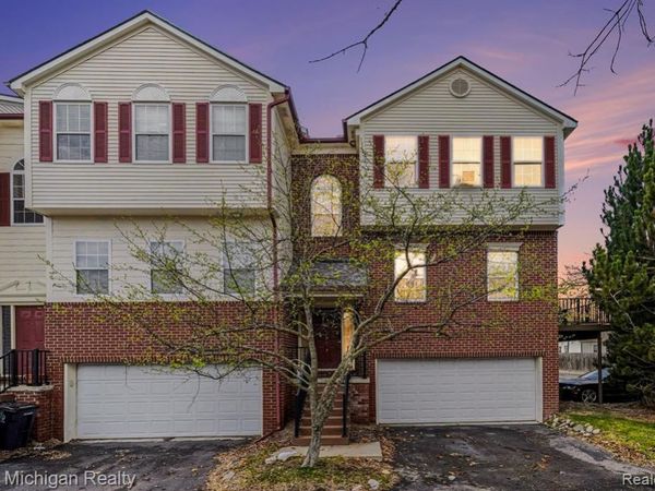 2666 Crooks Road, Royal Oak, MI 48073