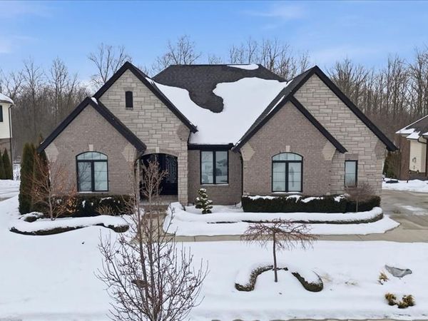 60778 FOREST CREEK Drive, Washington Twp, MI 48094