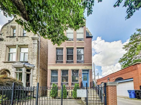 218 S LAFLIN Street, Unit 101, Chicago, IL 60607