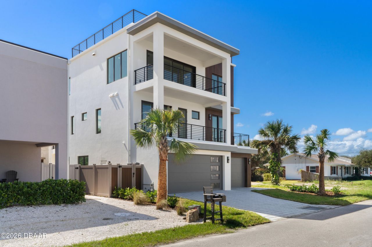 427 Columbus Avenue, New Smyrna Beach, FL 32169 Photo