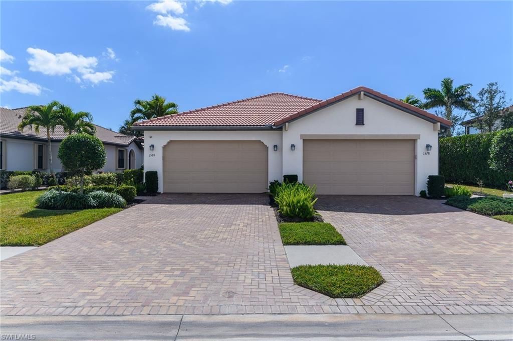 1574 Oceania Dr S, Naples, FL 34113 Main Photo
