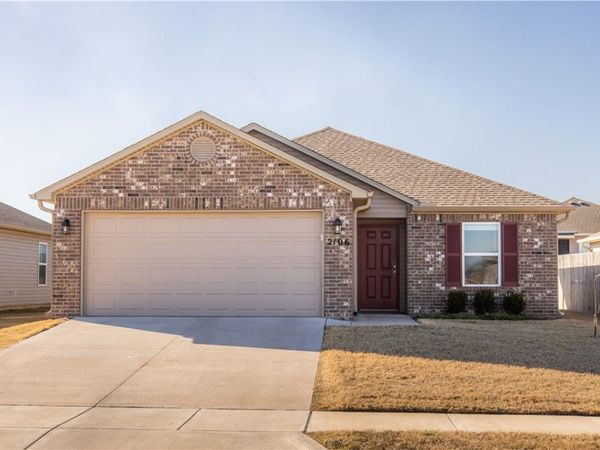 2106 E Annette Drive, Siloam Springs, AR 72761