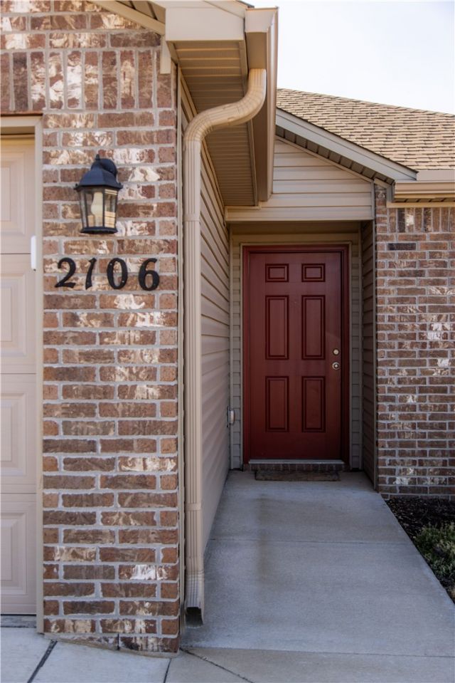 2106 E Annette Drive, Siloam Springs, AR 72761 Main Photo