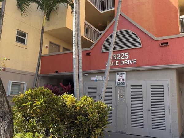 8225 Lake Dr, Unit 205, Doral, FL 33166