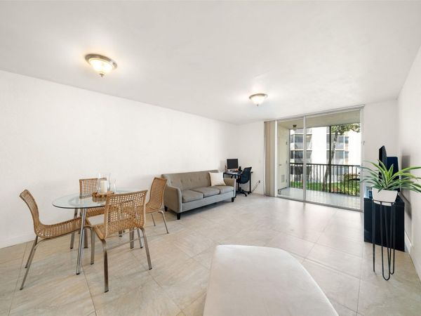 8225 Lake Drive, Unit 205, Doral, FL 33166