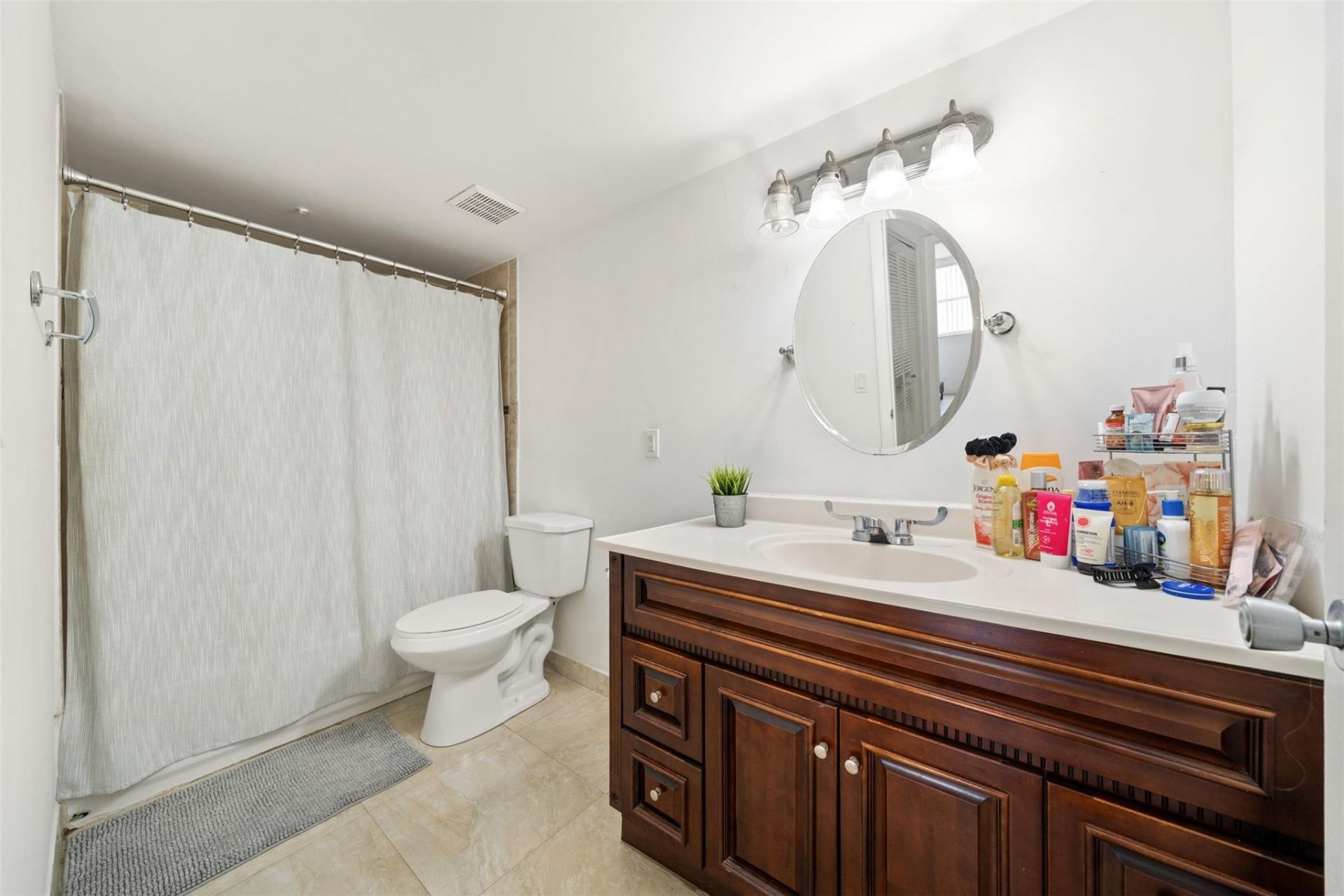 8225 Lake Drive, Unit 205, Doral, FL 33166 Photo