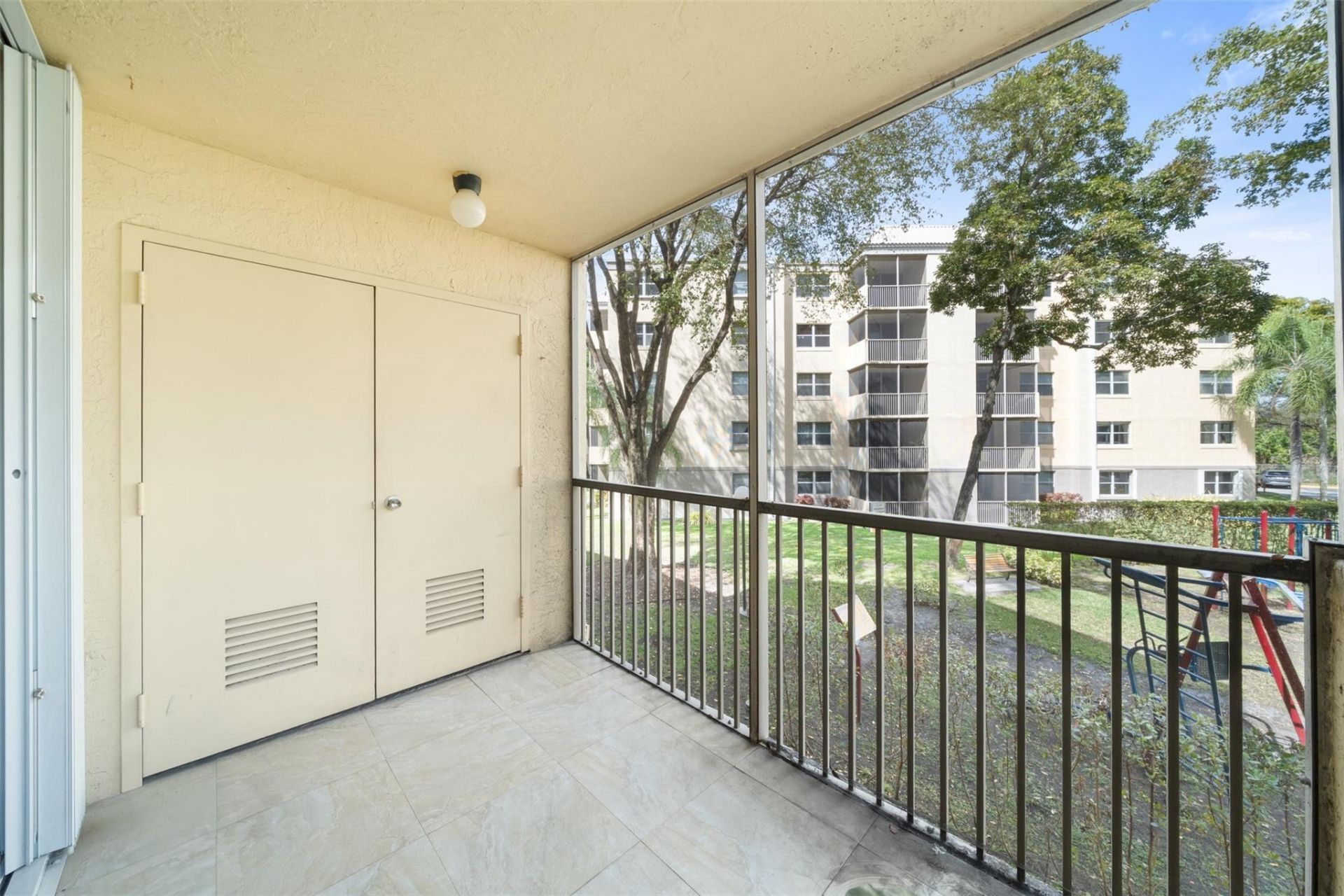 8225 Lake Drive, Unit 205, Doral, FL 33166 Photo