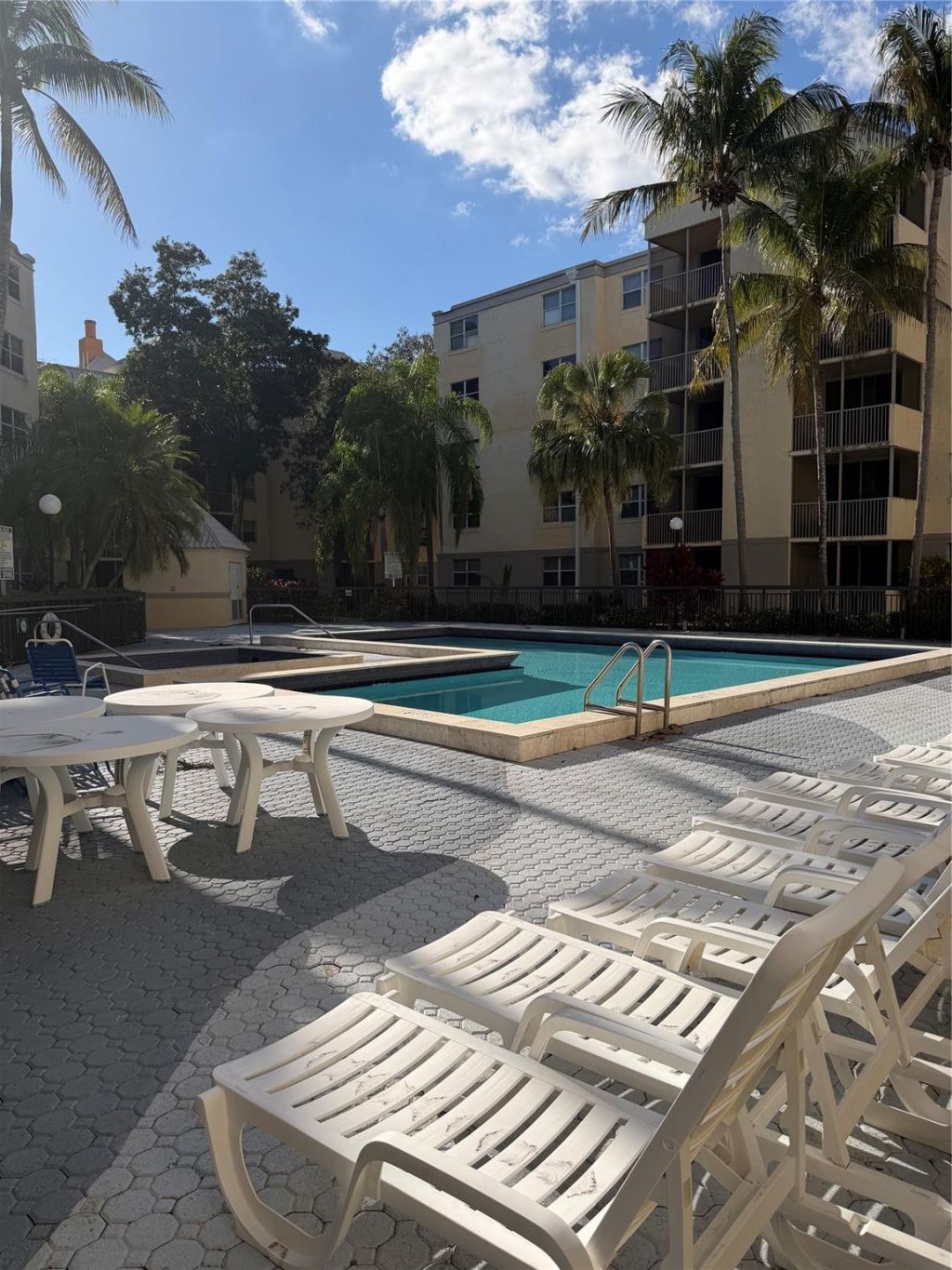 8225 Lake Drive, Unit 205, Doral, FL 33166 Photo