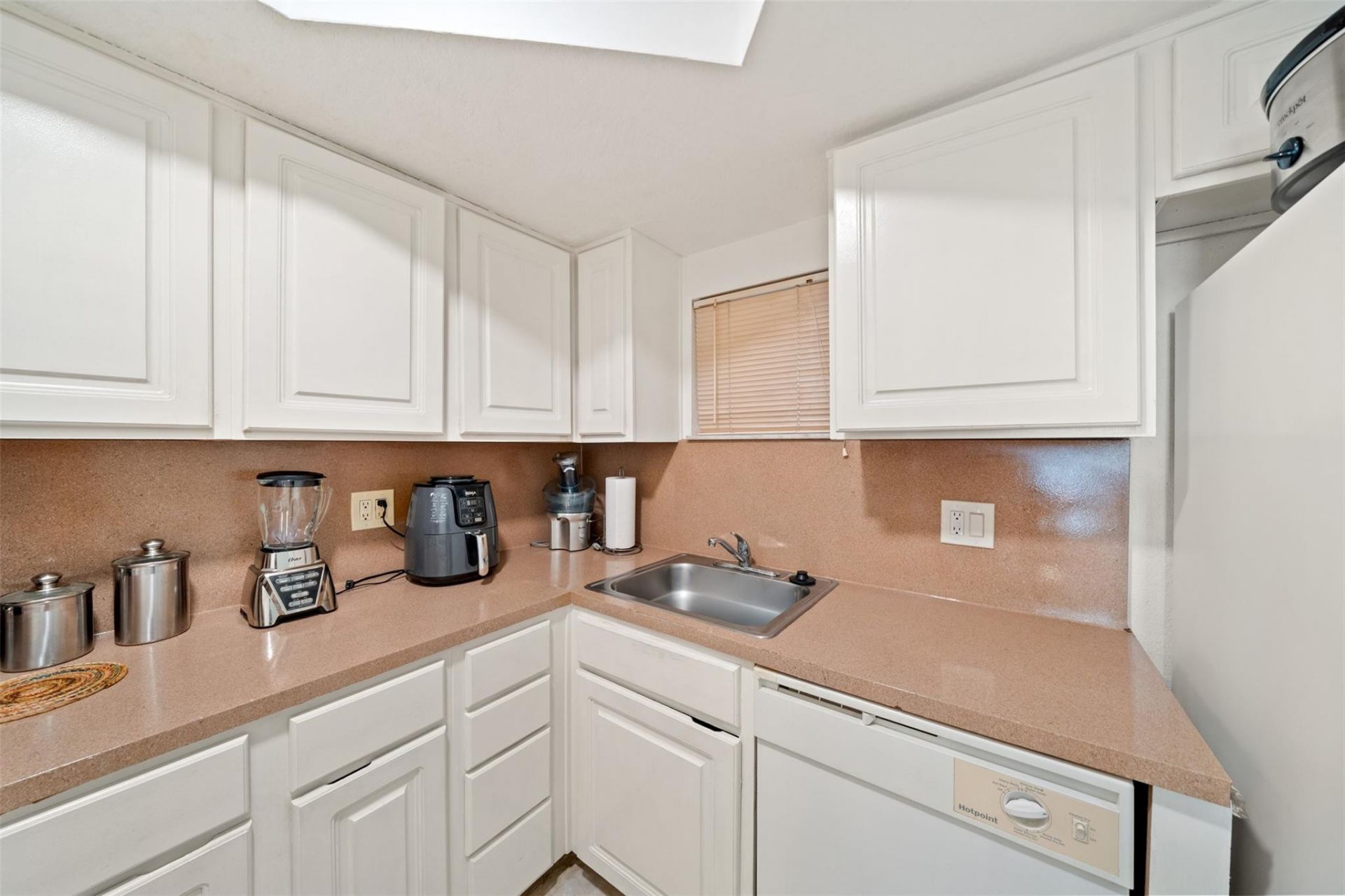 8225 Lake Drive, Unit 205, Doral, FL 33166 Photo