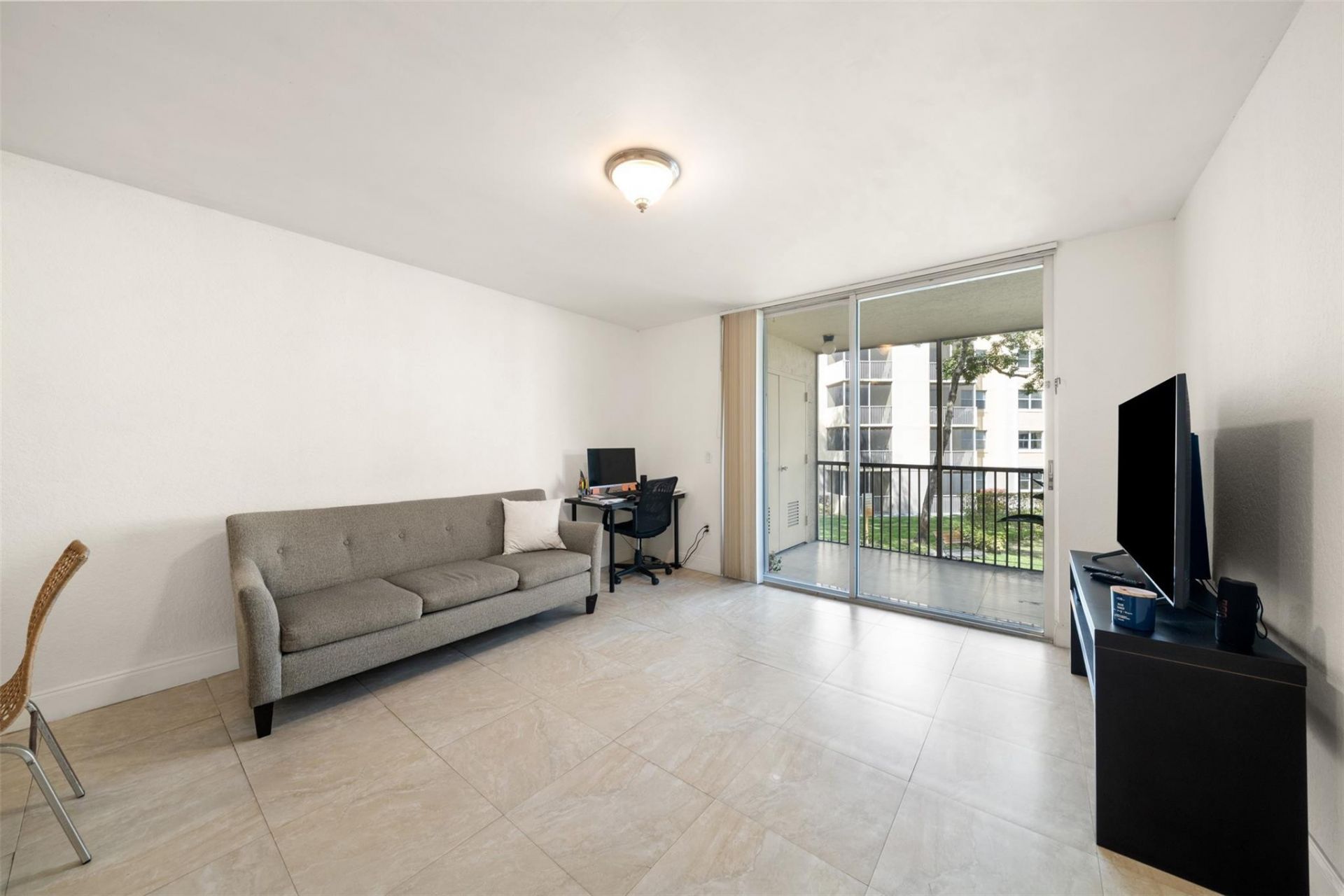 8225 Lake Drive, Unit 205, Doral, FL 33166 Photo