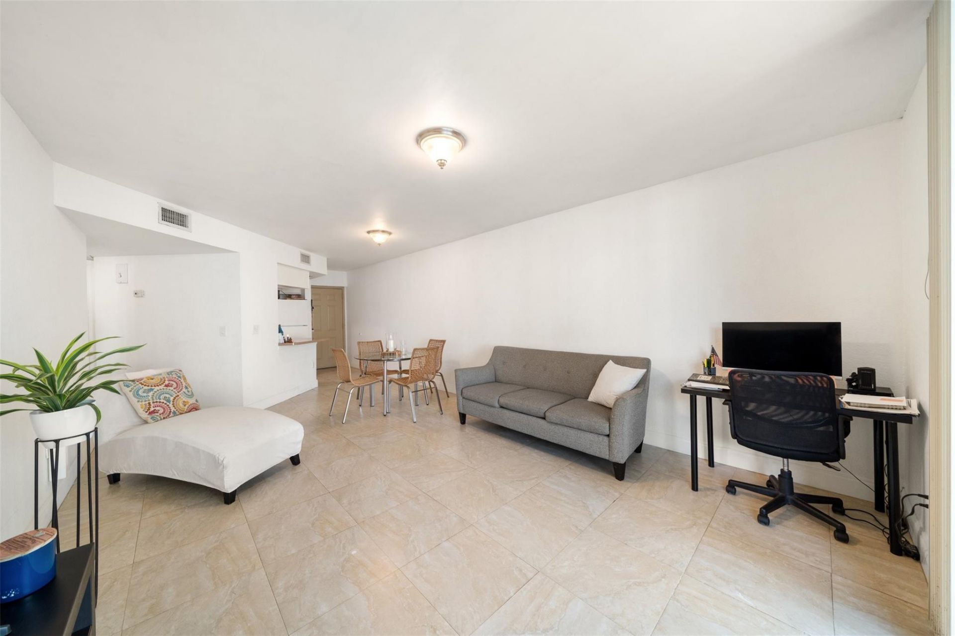 8225 Lake Drive, Unit 205, Doral, FL 33166 Photo