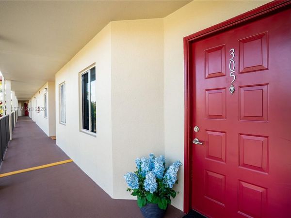 1600 SW 127th Way, Unit 305C, Pembroke Pines, FL 33027