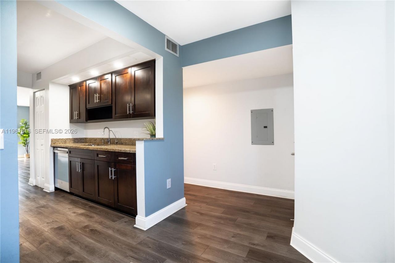 1600 SW 127th Way, Unit 305C, Pembroke Pines, FL 33027 Photo