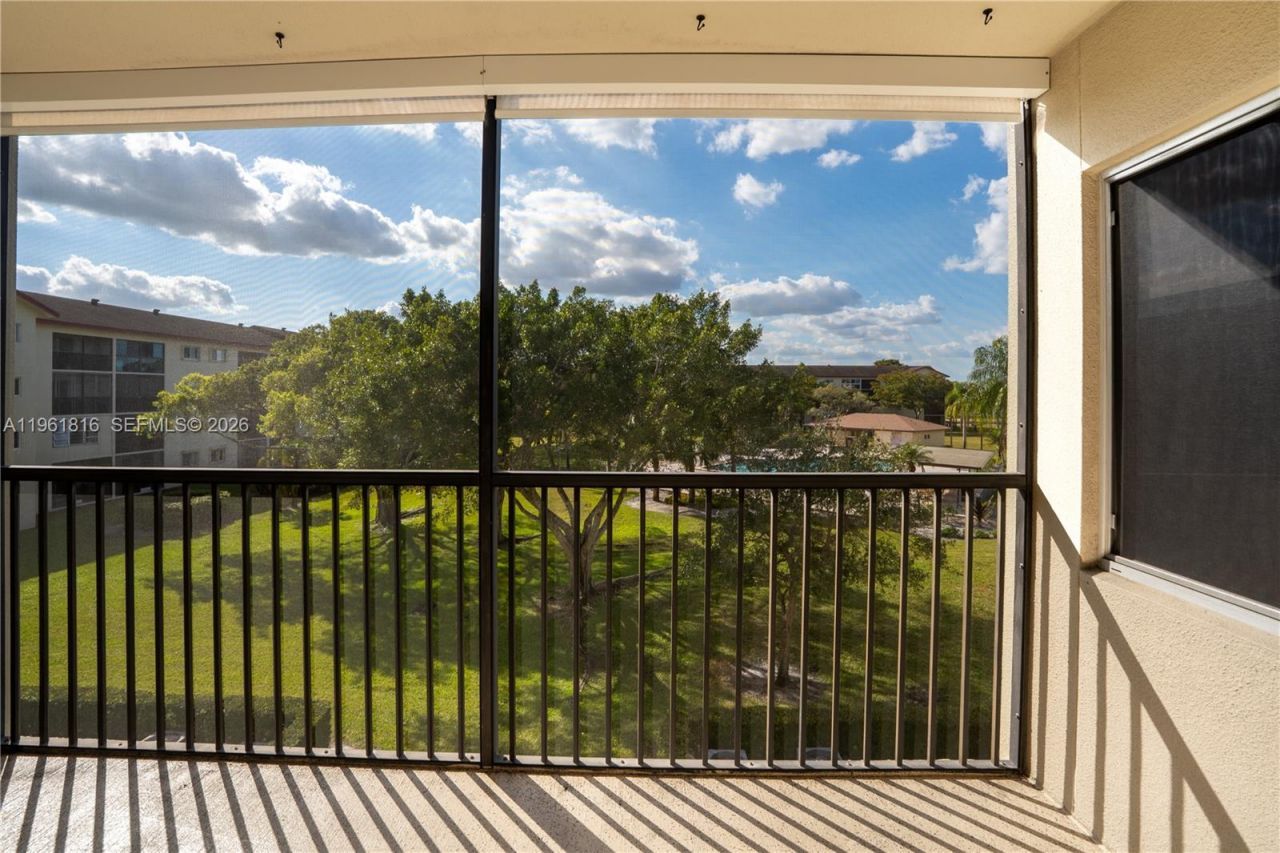 1600 SW 127th Way, Unit 305C, Pembroke Pines, FL 33027 Photo