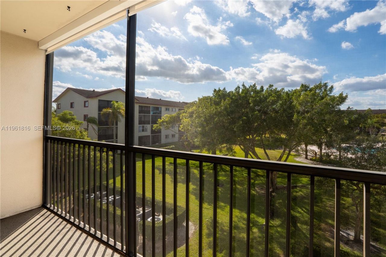 1600 SW 127th Way, Unit 305C, Pembroke Pines, FL 33027 Photo