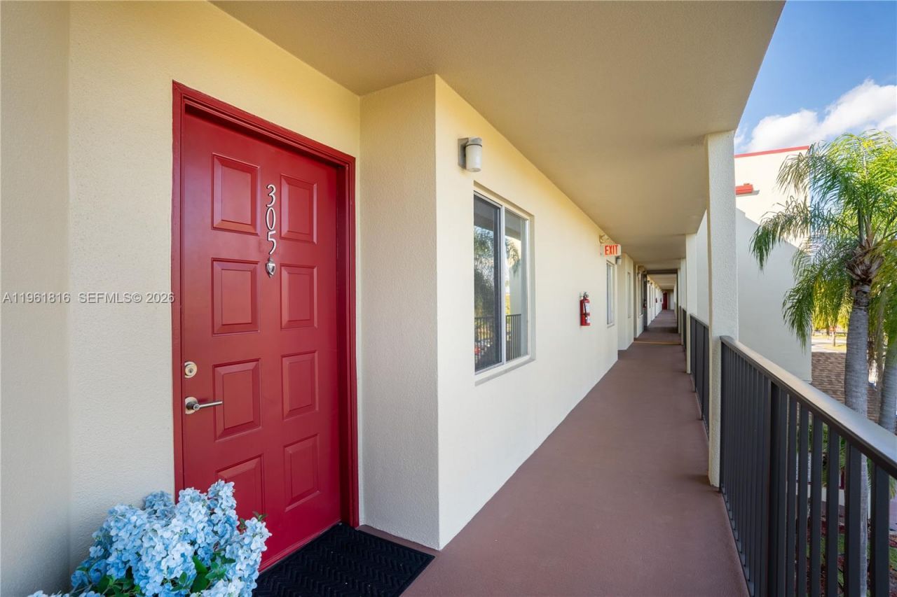 1600 SW 127th Way, Unit 305C, Pembroke Pines, FL 33027 Photo