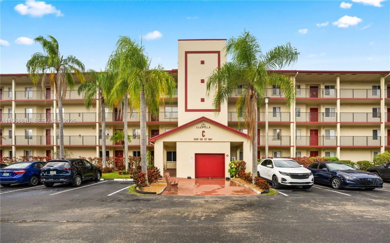 1600 SW 127th Way, Unit 305C, Pembroke Pines, FL 33027 Photo