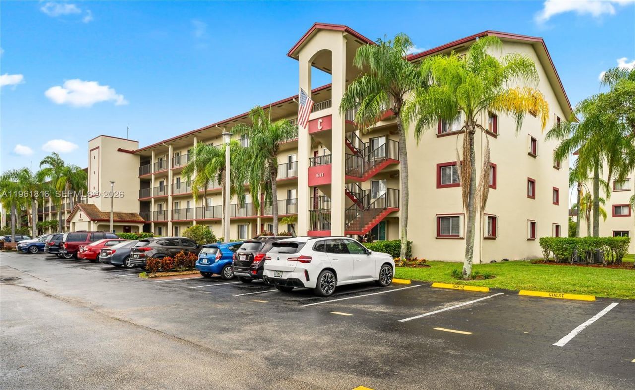 1600 SW 127th Way, Unit 305C, Pembroke Pines, FL 33027 Photo