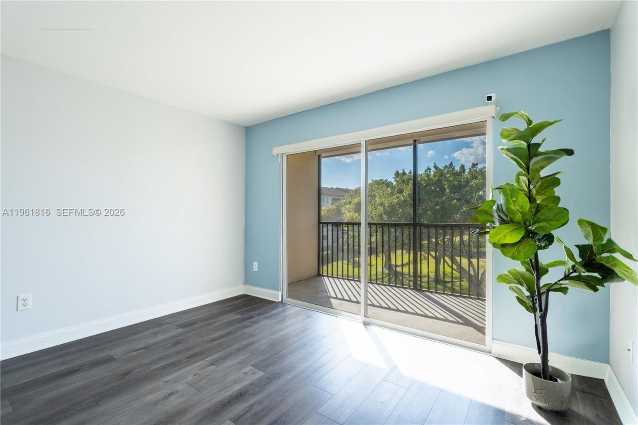 1600 SW 127th Way, Unit 305C, Pembroke Pines, FL 33027 Photo