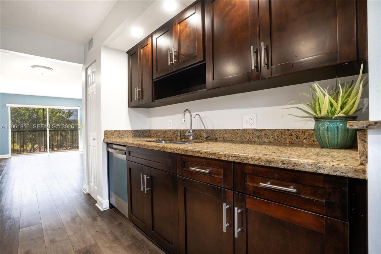 1600 SW 127th Way, Unit 305C, Pembroke Pines, FL 33027 Photo