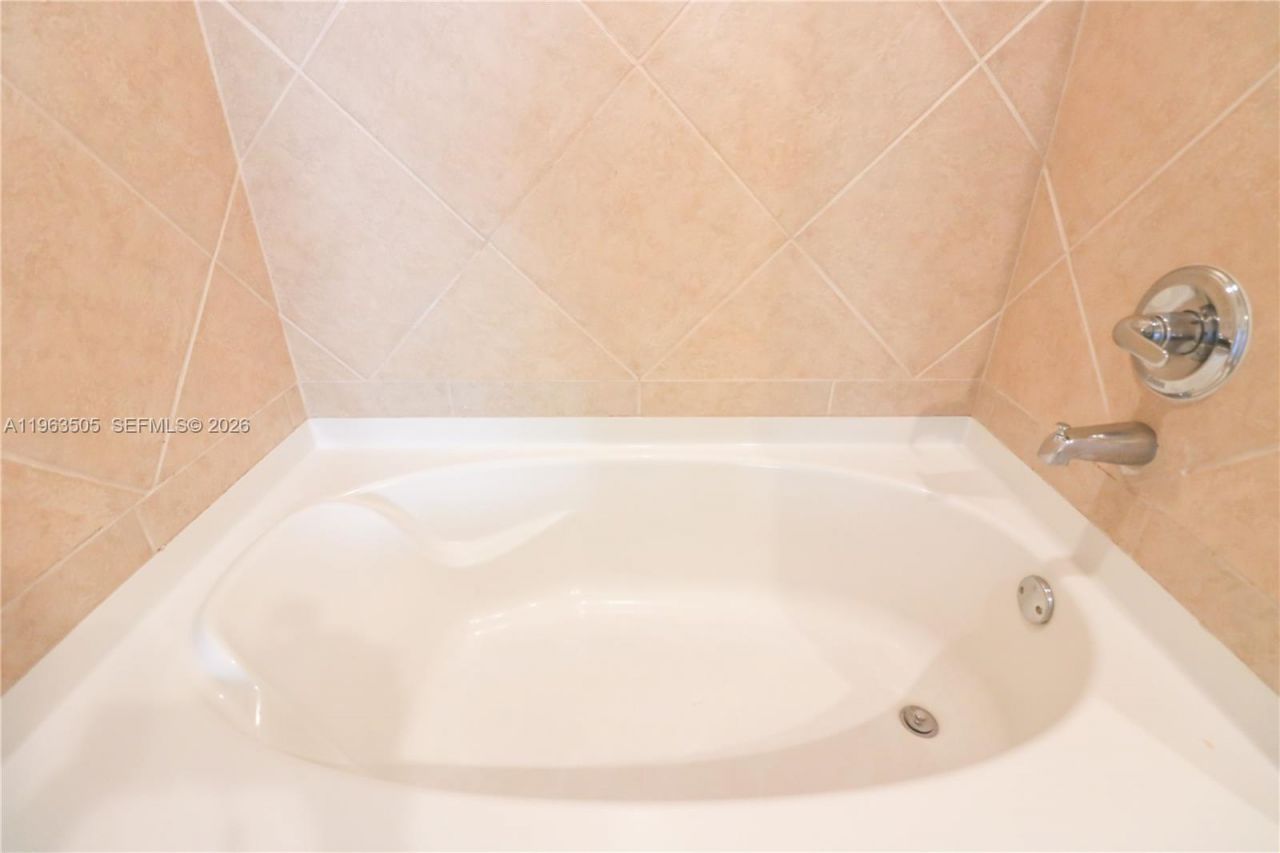 335 S Biscayne Blvd, Unit 2708, Miami, FL 33131 Photo