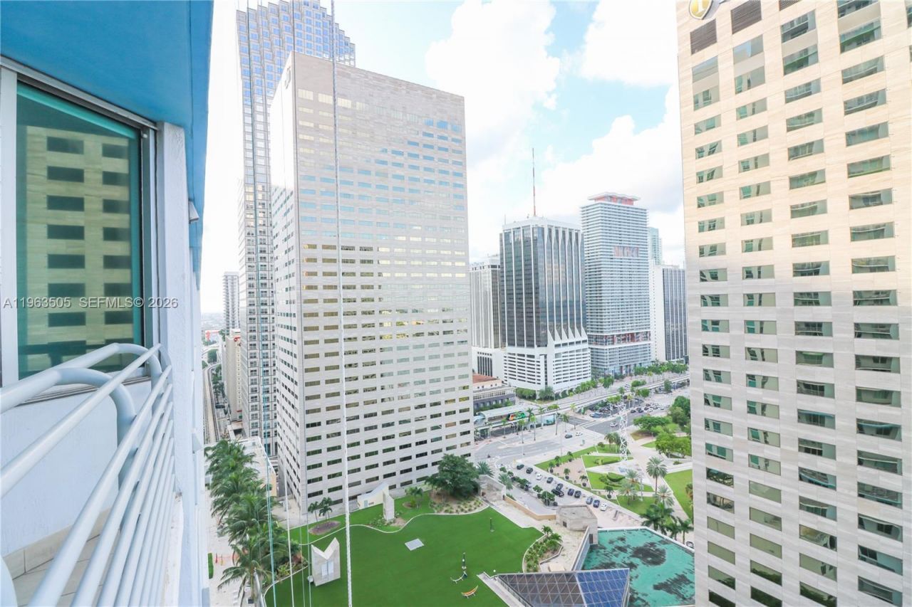 335 S Biscayne Blvd, Unit 2708, Miami, FL 33131 Photo