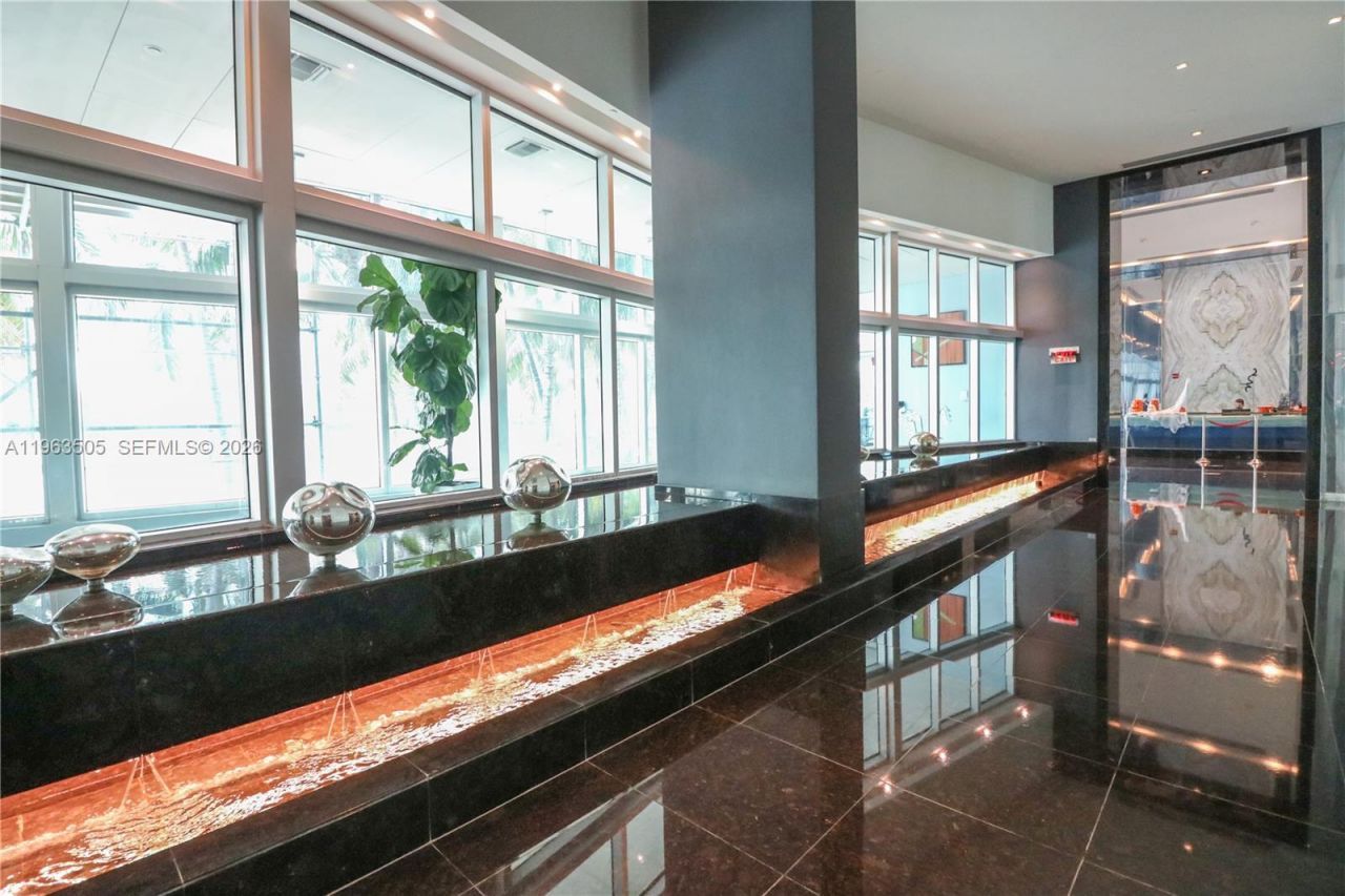 335 S Biscayne Blvd, Unit 2708, Miami, FL 33131 Photo