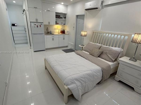 8000 SW 19th St, Miami, FL 33155