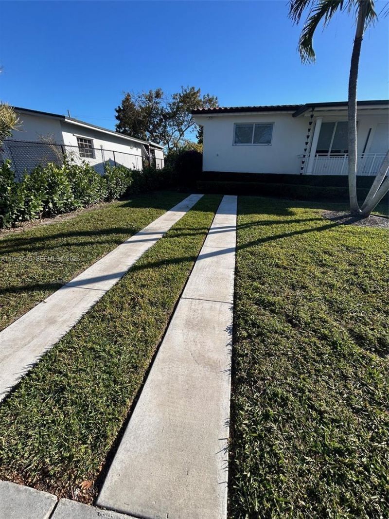 8000 SW 19th St, Miami, FL 33155 Photo