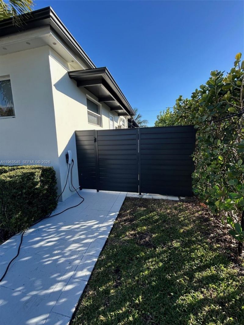 8000 SW 19th St, Miami, FL 33155 Photo