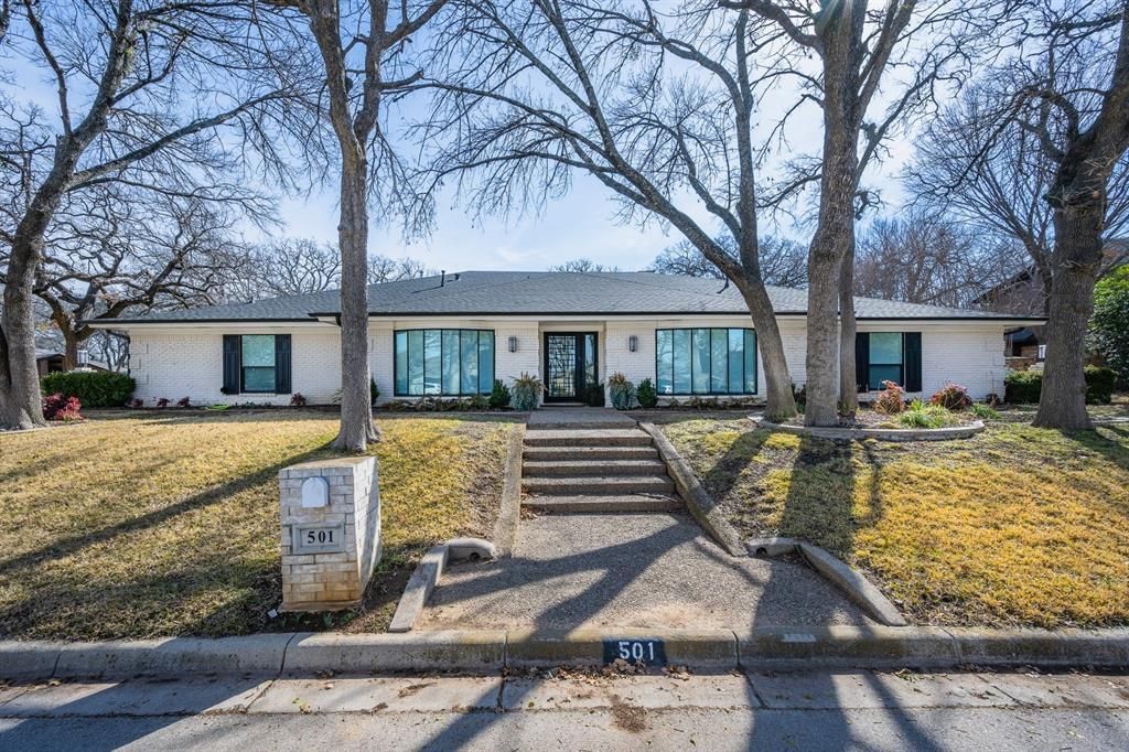 501 N Havenwood Lane, Fort Worth, TX 76112 Main Photo
