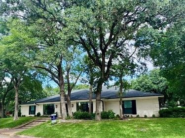 501 N Havenwood Lane, Fort Worth, TX 76112