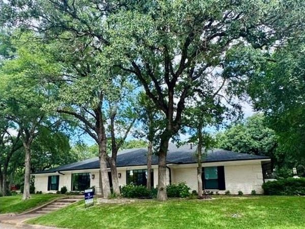 501 N Havenwood Lane, Fort Worth, TX 76112