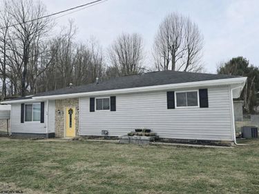 68 School Street, Ellenboro, WV 26346