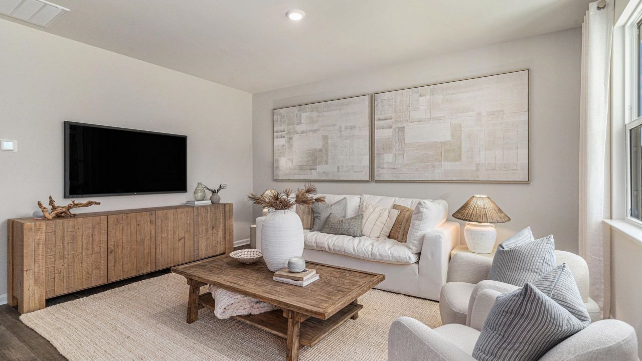 340 Skyward St. Photo 11