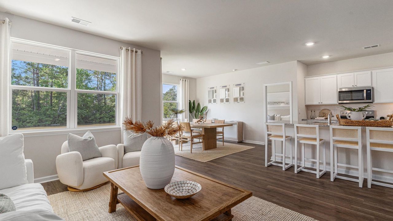 340 Skyward St. Photo 12