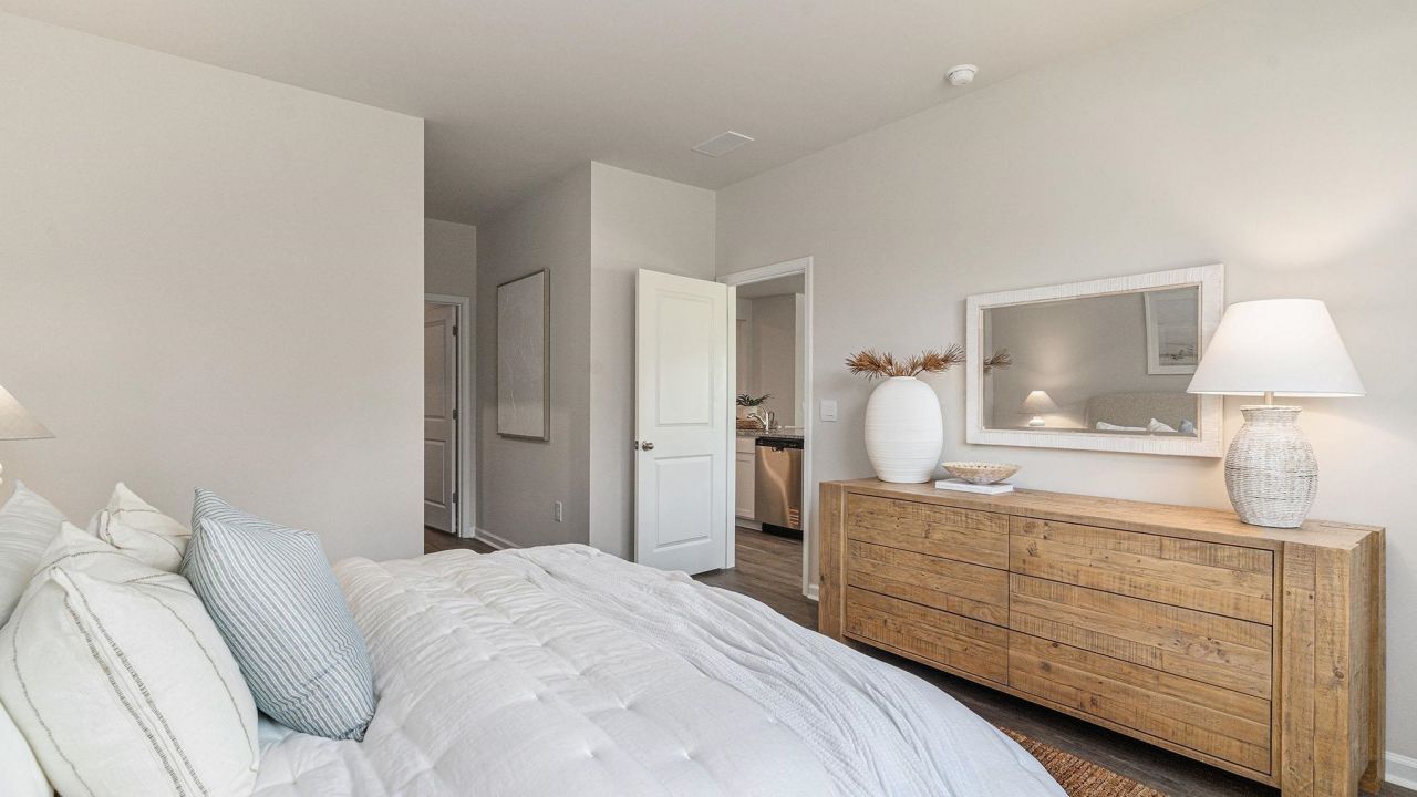 340 Skyward St. Photo 15