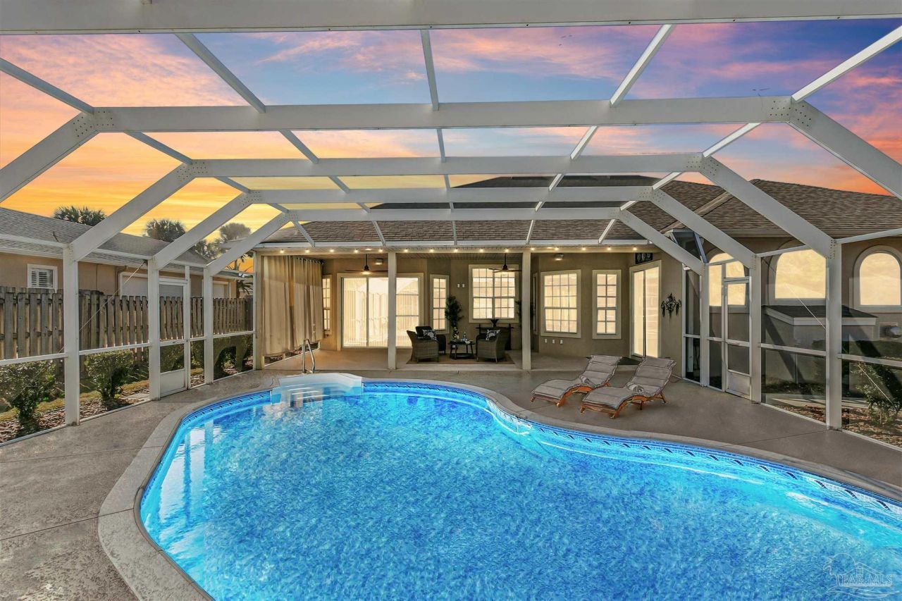 2099 Juno Cir, Pensacola, FL 32526 Main Photo