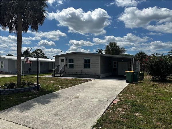 170 Pine Key LN, Unit 13, NAPLES, FL 34114