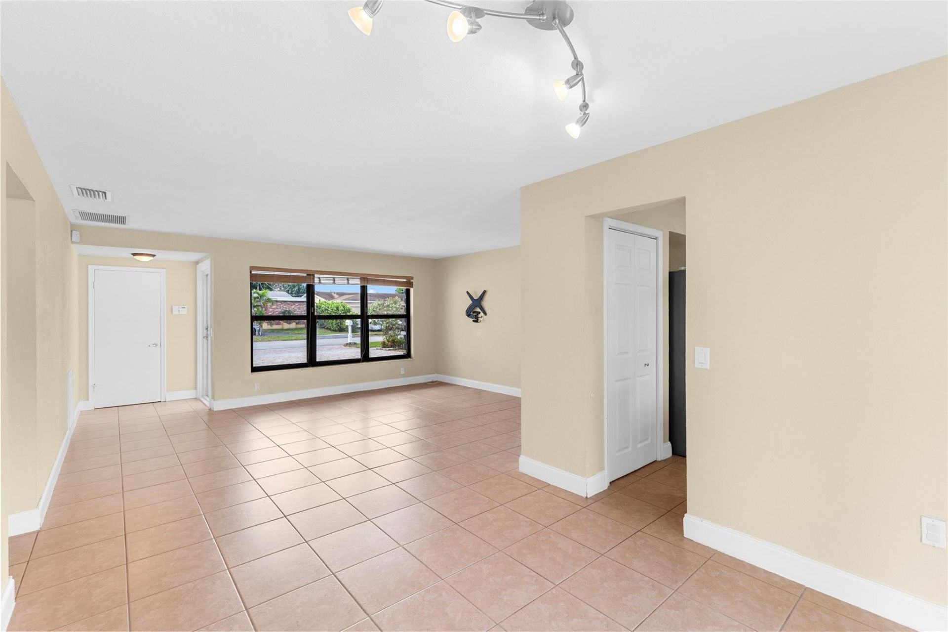 11831 NW 31st Place, Sunrise, FL 33323 Photo