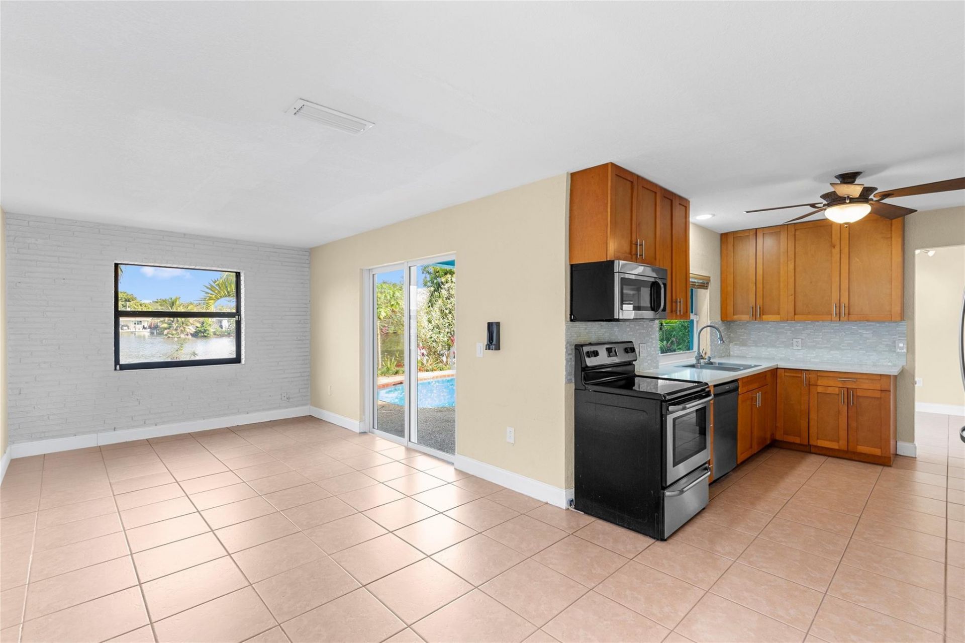 11831 NW 31st Place, Sunrise, FL 33323 Photo